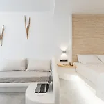 Adama's Naxos 4*