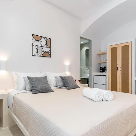 Adama's Naxos Апарт-отель