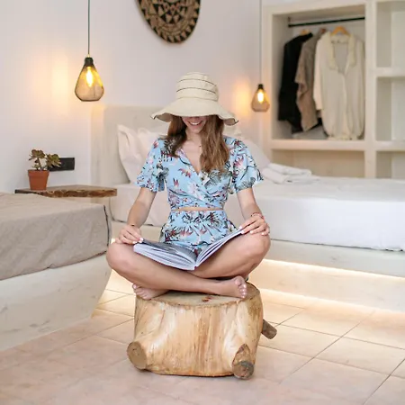 Adama's Naxos Aparthotel 3*