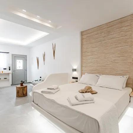 Adama's Naxos 4*
